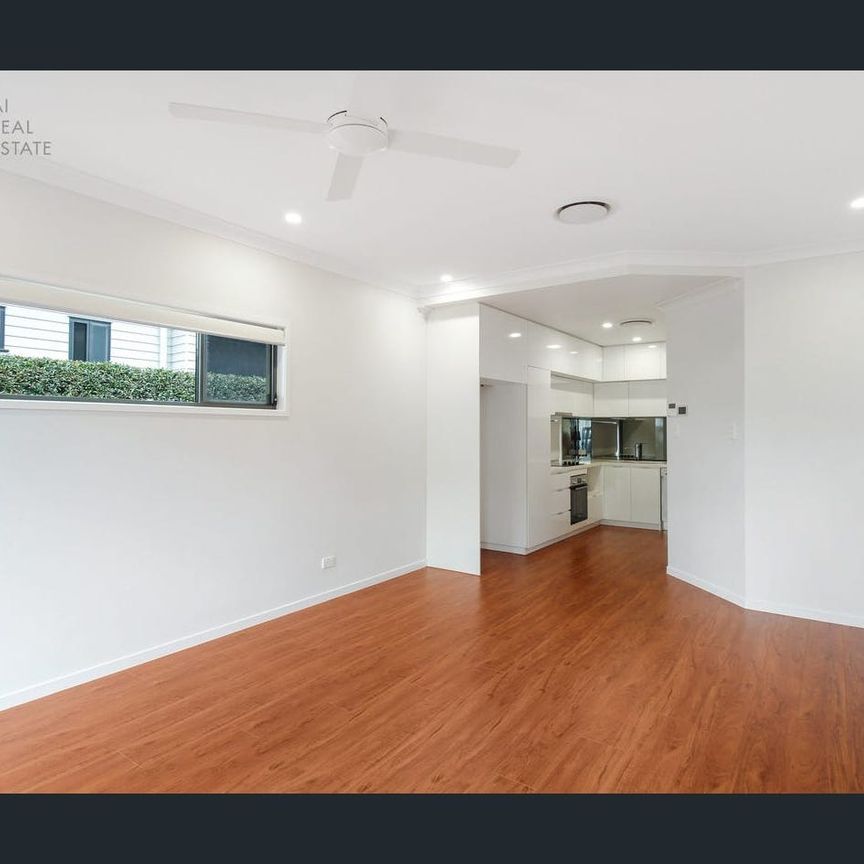 Modern & Spacious 3-Bedroom Townhouse in Prime Location - Photo 1