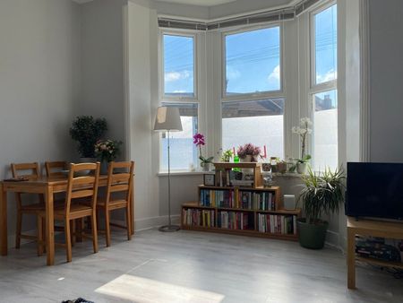 1 Bed Flat, Albert Road, SE25 - Photo 2