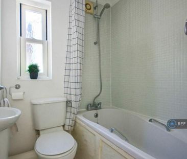 1 bedroom in a house share to rent - Photo 6