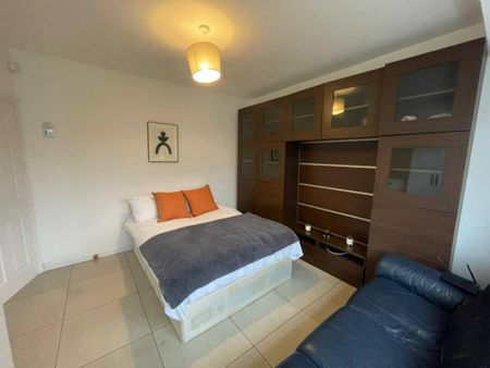 1 bedroom in a house share to rent - Photo 5