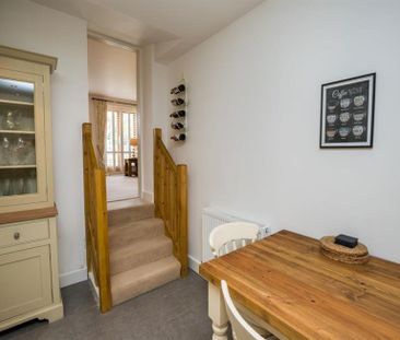 2 Bedroom End Terrace To Let - Photo 3