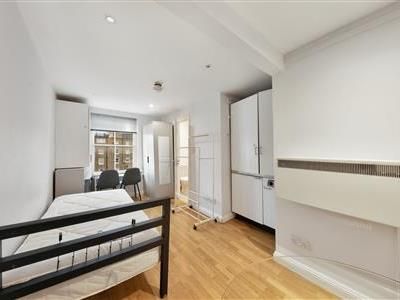 Courtfield Gardens, SW5 - Photo 1