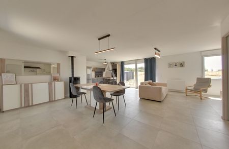 Location Maison 3 pièces 82m² - Photo 2