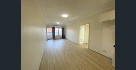 TWO BEDROOM UNIT IN A GREAT LOCATION! - Photo 5