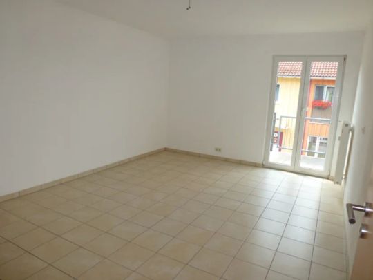 Gepflegte 3-Zimmer - Wohnung im OG mit EBK & Balkon // ab sofort frei - Foto 1