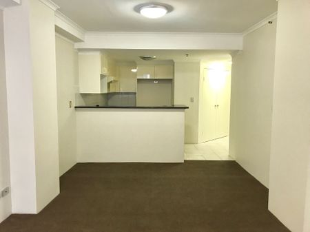 Stylish One Bedroom in Prime Location - Photo 2