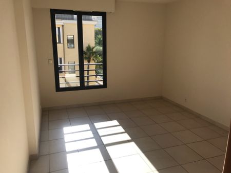 Location Appartement 5 pièces 146m² CANNES 06400 - Photo 3