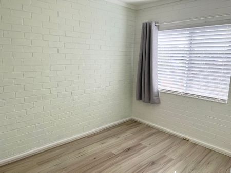 Balcony with City Skyline Views @ $650 Per Week - Photo 3