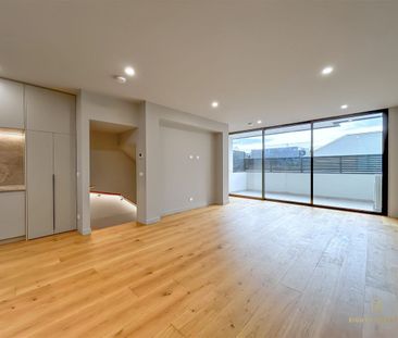 Luxury 4-Bedroom Townhouse in Blackburn - Photo 1