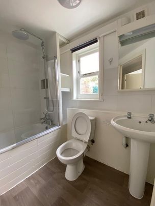 Room in a Shared Flat, Harmsworth Mews, SE11 - Photo 1