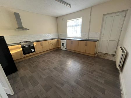 2 bedroom terraced house to rent - Photo 4