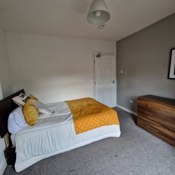 Room in a Shared House, Shirley Avenue, M7 - Photo 1