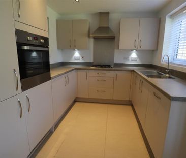 4 bedroom detached house to rent - Photo 6