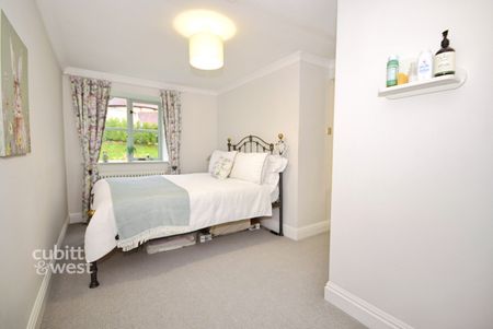 2 bedroom terraced house to rent - Photo 4