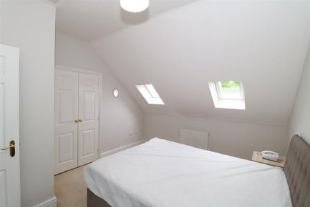 4 bedroom mews to rent - Photo 4