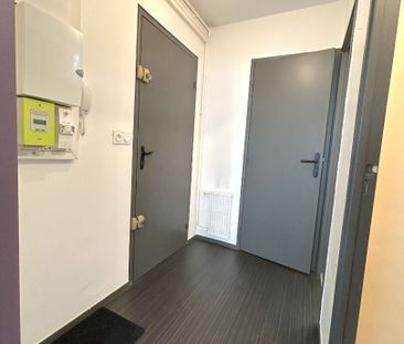 Location Appartement 1 pièce 39m² - Photo 3
