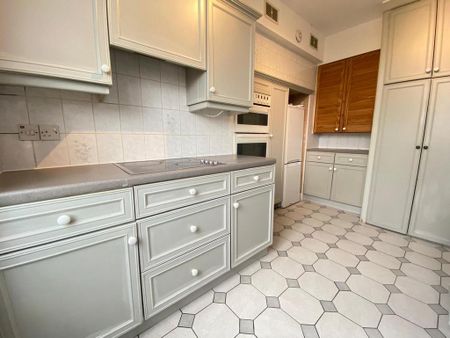 2 bedroom maisonette to rent - Photo 5