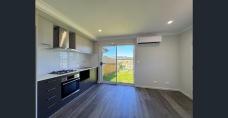 Stunning Two Bedroom Home Unit - Air-Con, Garage, Picturesque Views - Photo 2