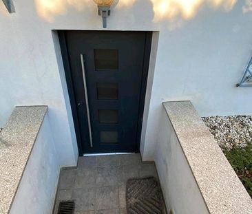 Schöne 2,5 Zimmerwohnung mit Einbauküche in ruhiger Lage - Foto 1