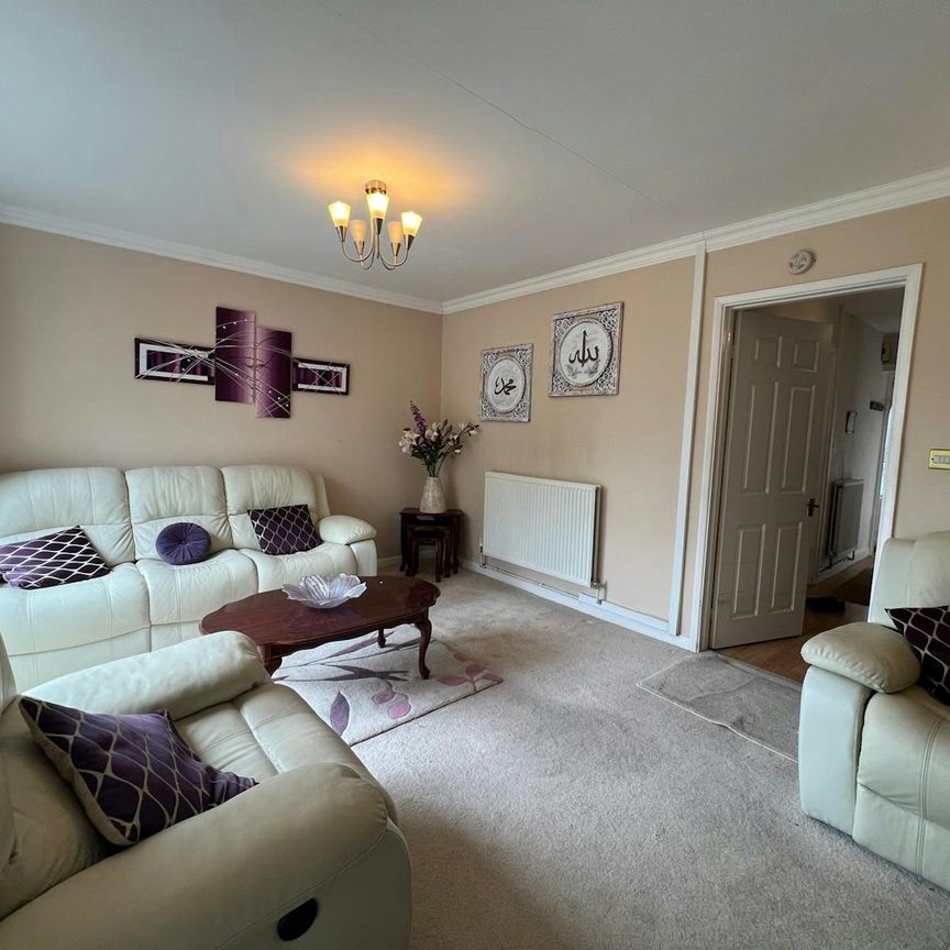Detached house to rent on - Photo 1