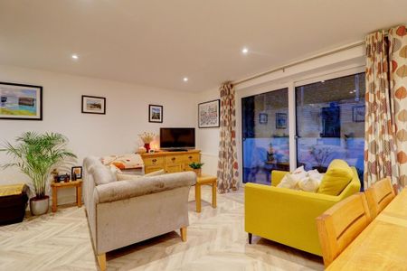 2 bedroom maisonette to rent - Photo 2