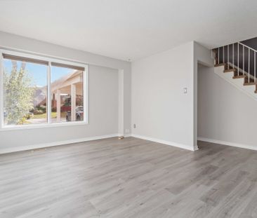 For Lease - 53 Courtleigh Square, Brampton, Ontario - Photo 4