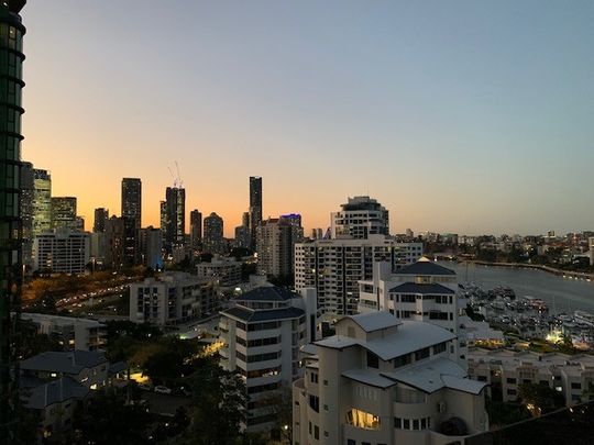 2 BEDROOM 2 BATHROOM LUXURY APARTMENT WITH CITY & RIVER VIEWS LEVEL 7 - Photo 1