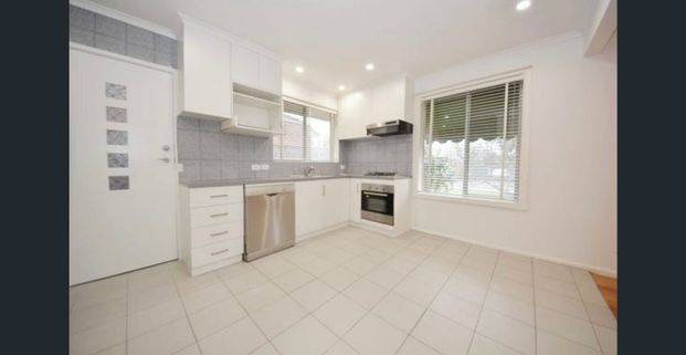 2bedroom Villa in McKinnon School Zone - Photo 1