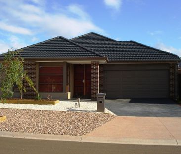 16 Heathcote Retreat, Caroline Springs - Photo 1