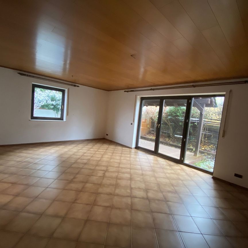 Großzügige Erdgeschosswohnung mit Terrasse und Garten in Lappersdorf - Photo 1