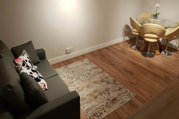 1 bedroom in a flat share to rent - Photo 1