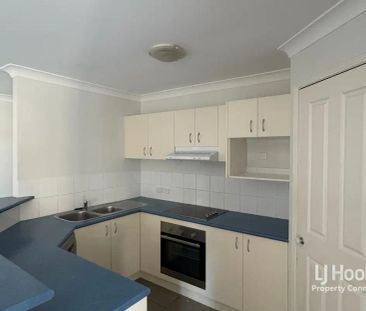 “4 BEDROOM HOUSE LOCATED IN A QUIET STREET” - Photo 2