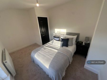 3 bedroom end of terrace house to rent - Photo 3