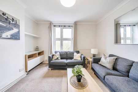 3 bedroom flat to rent - Photo 2