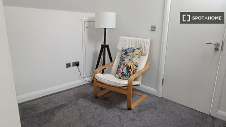 Room for rent in a 4-bedroom house in Killinardan, Dublin - Photo 3