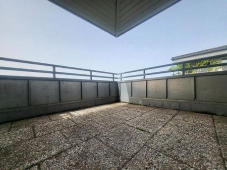 Sonnige Dachgeschosswohnung mit Eckbalkon in Französisch Buchholz - Photo 5