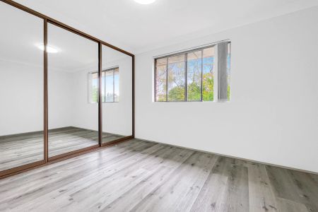 Brilliant Location Near River – Fully Renovated - Photo 4