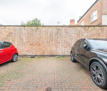 3 bed Apartment To Let - Photo 2