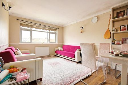 2 bedroom flat to rent - Photo 2