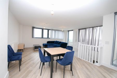 2 bed apartment to rent in Regents Plaza, Gosforth, NE3 - Photo 2