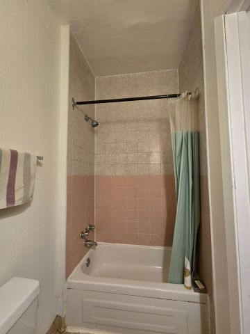 For Lease - 984 Dundas Street Unit# 1, Toronto, Ontario - Photo 4