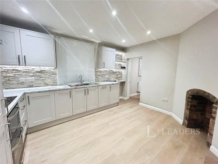 2 bedroom flat to rent - Photo 4