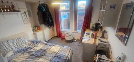 4 Bed - 161B Kirkstall Lane, Headingley, Leeds - LS6 3EJ - Student - Photo 5