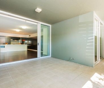 ICEWORKS PADDINGTON - A PERFECT COMBINATION - 3 VERY SPACIOUS BEDROOMS - Photo 6