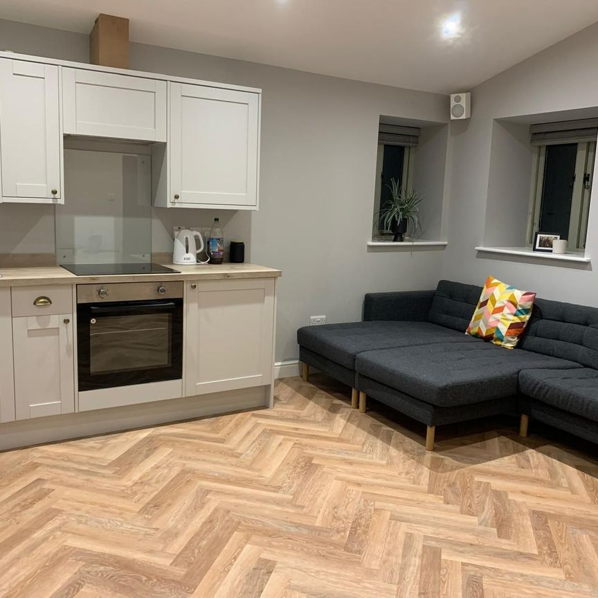 1 bed studio flat to rent in Old Pound House, Kingscourt Lane, Stroud, GL5 - Photo 1