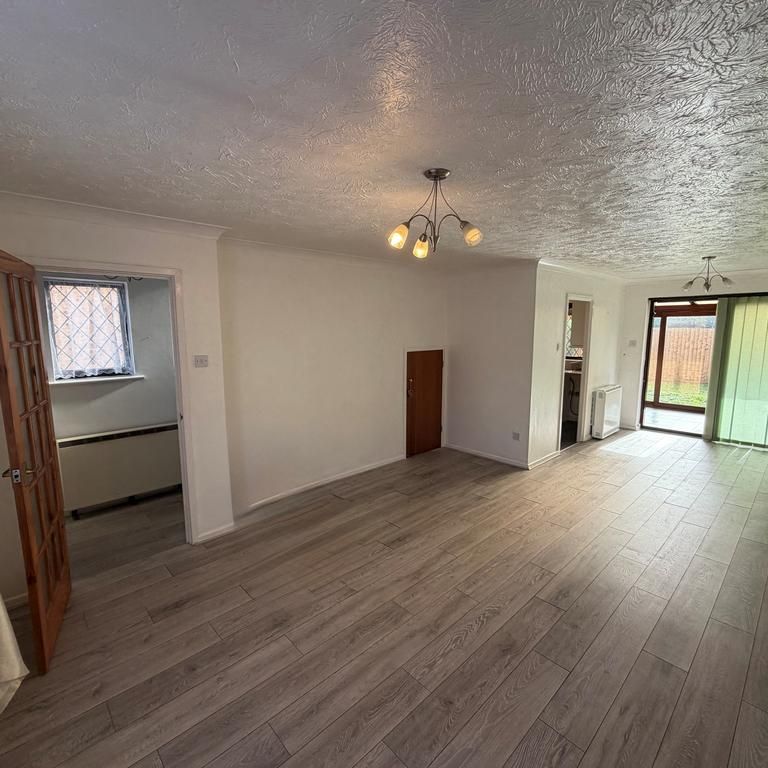 3 bedroom semi-detached house to rent - Photo 1