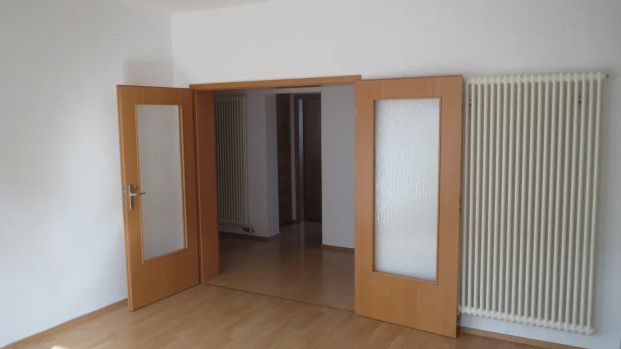 herrlich geschnittene Komf. 4- Zi. Wohnung mit SÜDBALKON - Foto 1