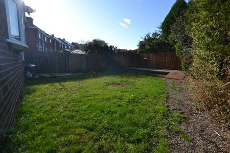 3 bedroom semi-detached house to rent - Photo 2