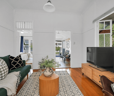 Stunning One Bedroom Unit with Queenslander Charm - Photo 3