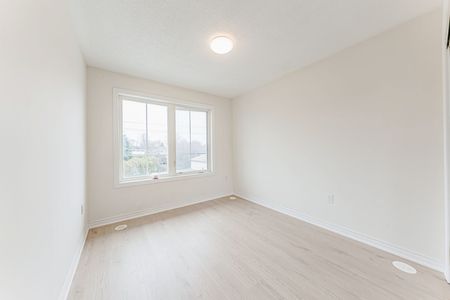 For Lease - 485 Beresford Path, Oshawa, Ontario - Photo 4